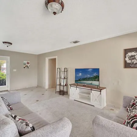 Cozy Private Rm Near Beach Travelers Welcome J1A Shared Home